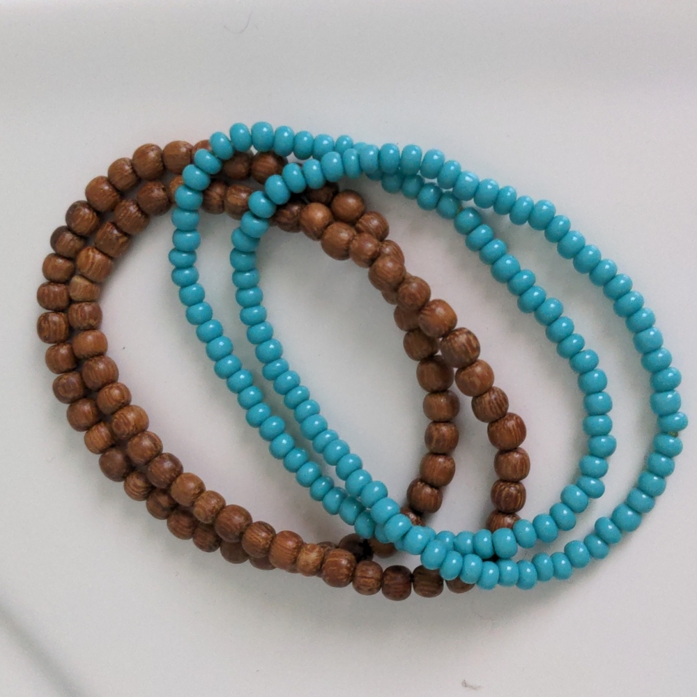 Set of 4 wood and turquoise beads bracelets stretch